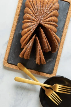 Nordic Ware Classic Fluted Loaf Bakvorm -Keukengerei Verkoop Winkel 515966 01 6 EnvironmentImage c9b683bf8b